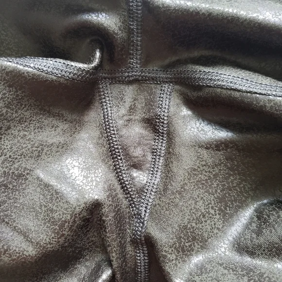 Aerie Offline The Hugger High Waisted Crackle Legging Olive/Army Green Sz M NWT - Picture 11 of 13